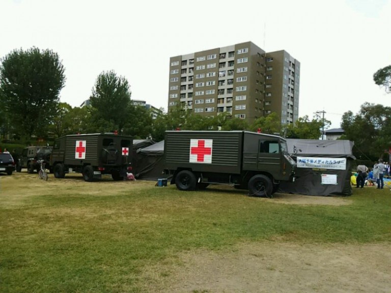 赤十字トラック